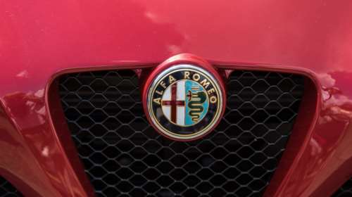 Η Alfa Romeo γιορτάζει τα 110 χρόνια της με ένα νέο λογότυπο