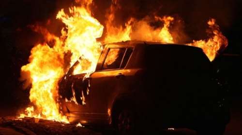 Κρήτη: "Λαμπάδιασε" αυτοκίνητο στο Ρέθυμνο