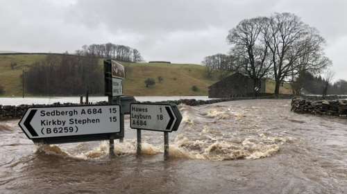 Καταιγίδα «Κιάρα»: Σε πορτοκαλί συναγερμό η Βρετανία