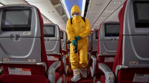 Κοροναϊός:  Επέστρεψαν οι δύο Έλληνες από την κόλαση της Ουχάν