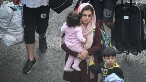 Αποκάλυψη FAZ: Αυτοί κερδίζουν από το προσφυγικό στην Ελλάδα