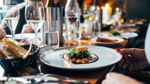 Θεσσαλονίκη: Κομπίνες με κριτικές εστιατορίων μέσω ιντέρνετ