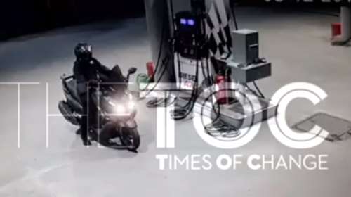 Βίντεο-ντοκουμέντο: Ο αστυνομικός ενώ ληστεύει βενζινάδικο