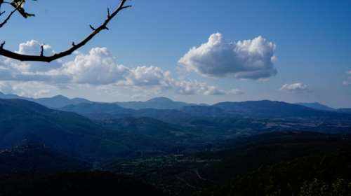 Ανεβαίνει η θερμοκρασία, ισχυροί άνεμοι στα πελάγη