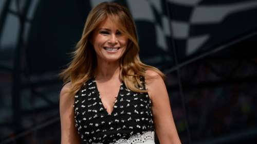 Έδωσε ρέστα η Μελάνια: Η διαφορετική εμφάνιση με μαυρόασπρο λουκ