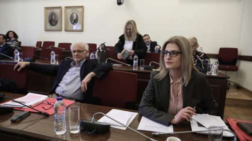 Aποχωρεί ο ΣΥΡΙΖΑ από την εξέταση του πρώτου &quot;κουκουλοφόρου&quot;