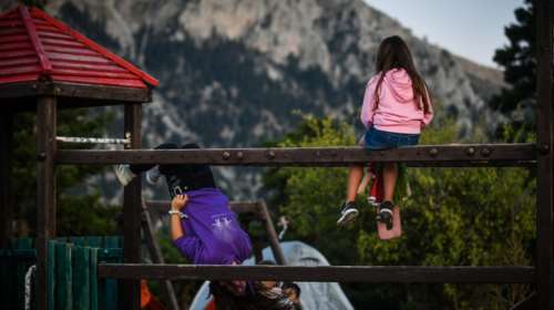 Τα παιδιά βλέπουν έως 30.000 τηλεοπτικές διαφημίσεις ετησίως