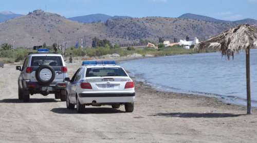 Κάζο για κλέφτες στο Τολό: Έκλεψαν ψυγείο και ...κόλλησαν στην άμμο