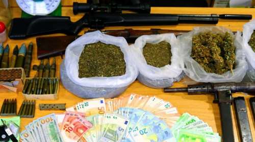 Σάλος: Συνελήφθη διάσημη παίκτρια ριάλιτι με όπλα και ναρκωτικά