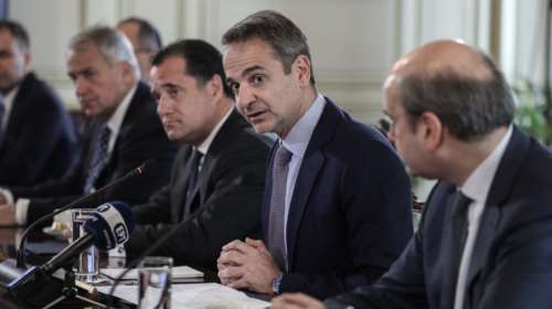 Γιατί ο Μητσοτάκης βάζει πάγο στα σενάρια περί ανασχηματισμού