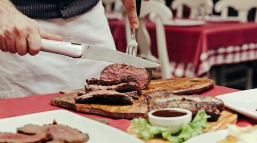 Τσικνοπέμπτη: Δέκα απίθανα μέρη για να το ...γλεντήσεις