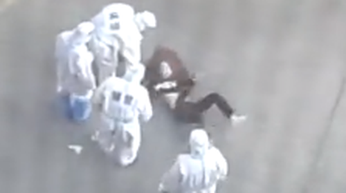 Κραυγές απόγνωσης από τους κατοίκους της Σανγκάης: Βίντεο με εικόνες ντροπής από το σκληρό lockdown για τον κορονοϊό