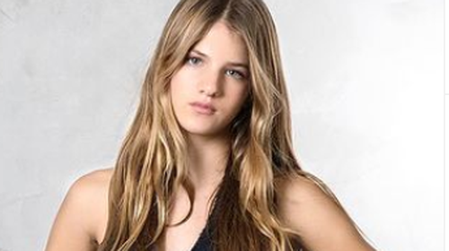 Άννα-Μαρία Ίβιτς: Η σπάνια έξοδος με τις τρεις αδελφές της στη Γλυφάδα [Εικόνες]