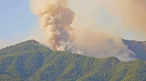 Μάχη με την φωτιά στη Θάσο: Μήνυμα του 112 για εκκένωση στα Κοίνυρα [εικόνες-βίντεο]