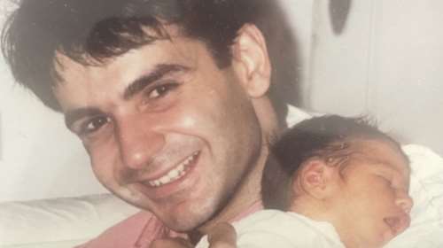 Ο Κυριάκος Μητσοτάκης με την κόρη του Σοφία πριν από 24 χρόνια - Οι ευχές γενεθλίων