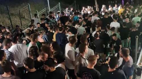 Πάτρα: Νέα κορονοπάρτι στη Γεροκωστοπούλου μετά το κλείσιμο των μαγαζιών - Δίπλα στο αστυνομικό τμήμα