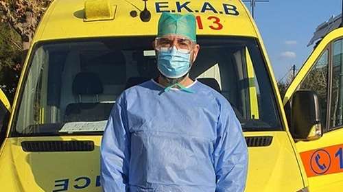 Κορονοϊός - Συγκλονίζει διασώστης του ΕΚΑΒ: Νέοι άνθρωποι παρακαλούν για λίγο οξυγόνο και λιποθυμούν