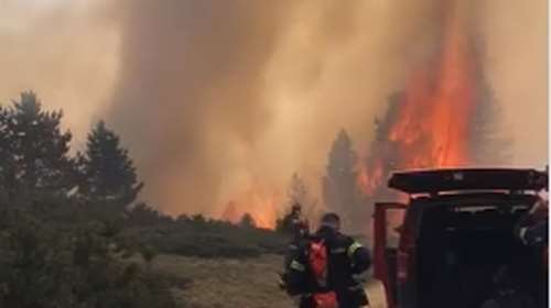 Μαίνεται η φωτιά στα Πιέρια Όρη - Από χθες καίγεται δασική έκταση