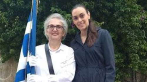 Σημαιοφόρος ετών 59 στην Κρήτη - Πήρε σύνταξη και επέστρεψε στα θρανία [εικόνες]