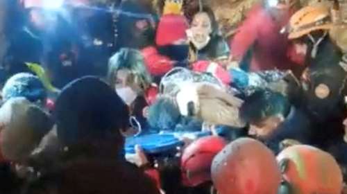 Συνεχίζονται τα θαύματα στην Τουρκία:   Διέσωσαν 12χρονο και 29χρονη 10 ημέρες μετά τον σεισμό [εικόνες]