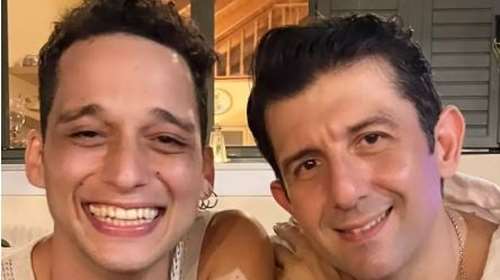 Μιχάλης Οικονόμου: Παντρεύτηκε τον σύντροφό του, Γιώργο Μακρή με πολιτικό γάμο – Eικόνες