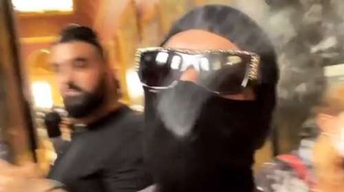 Snik: Πουλάει μαγκιά καπνίζοντας με full face μέσα στο Λούβρο [Εικόνες - Βίντεο]