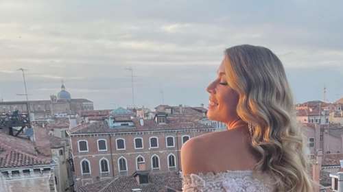 Η αιθέρια Μαριέττα Χρουσαλά στη Βενετία - Με ρομαντικό φόρεμα Celia στη βάφτιση της κόρης των Κούστα - Μέρμηγκα [εικόνες]