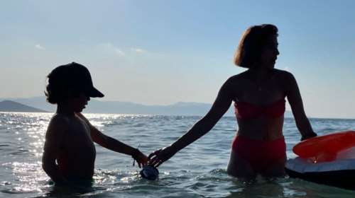 Υπέροχη μαμά η Κατερίνα Παπουτσάκη - Οι γλυκιές φωτό με τους γιους της από τις διακοπές τους