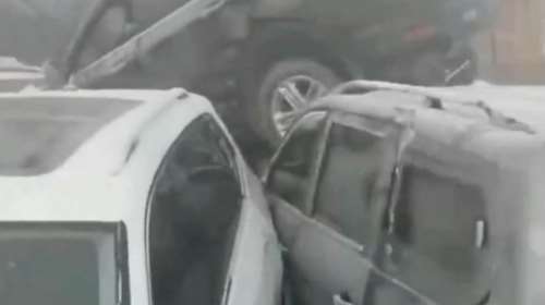 Τεράστια καραμπόλα στην Κίνα με 200 αυτοκίνητα: Ένας νεκρός στη γέφυρα που είχε βυθιστεί στην ομίχλη