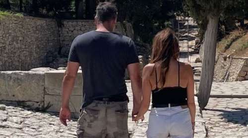 Βασίλης Μπισμπίκης - Δέσποινα Βανδή: Χεράκι - χεράκι στην Κρήτη - Η ρομαντική ανάρτηση [Εικόνα]