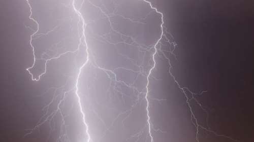 Χαλάει ο καιρός ξαφνικά το Σαββατοκύριακο: Κεραυνοί και καταιγίδες