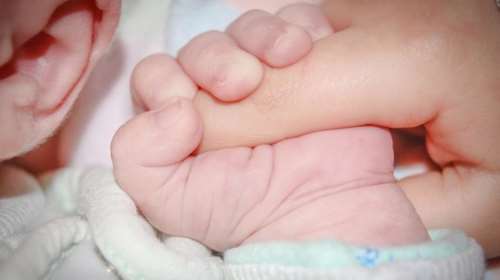 Θετικό στον κορονοϊό μωρό από οικισμό Ρομά στην Ξάνθη - Στην περιοχή μεταβαίνει ο Ν.Χαρδαλιάς