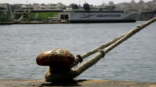 Συναγερμός μετά από ύποπτο κρούσμα σε πλοίο της γραμμής - Έδεσε στη Ραφήνα
