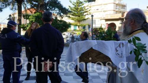 Χίος: Πιστή ήθελε &quot;σώνει και καλά&quot; να μπει στην εκκλησία- Απειλούσε &quot;θα σας κάνω βούκινο στο facebook&quot;