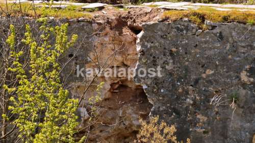 Επίδοξοι χρυσοθήρες κατέστρεψαν ιστορικό πέτρινο γεφύρι στην Καβάλα για να βρουν… θησαυρό! (φωτο)