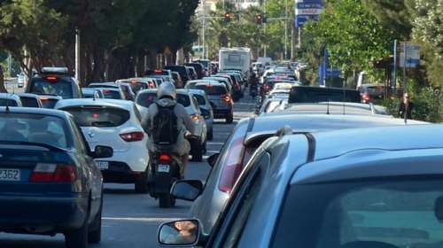 Παραλιακή όπως προ κορονοϊού, με μεγάλο μποτιλιάρισμα σε Παλαιό Φάληρο και Άλιμο