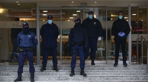 5.500 Έλληνες υπό το...άγρυπνο μάτι των ελεγκτικών αρχών για την τήρηση της καραντίνας