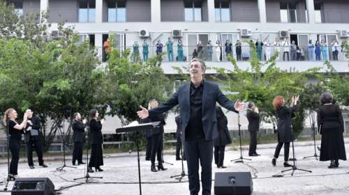 Συγκίνηση στη συναυλία της χορωδίας της ΕΡΤ στο Ασκληπιείο Βούλας