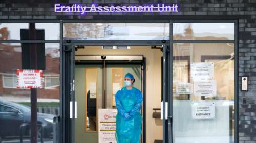 Ξεπέρασαν τους 20.000 οι νεκροί στη Βρετανία - &quot;Μια πολύ θλιβερή ημέρα για το έθνος&quot;, λέει το ΝΗS