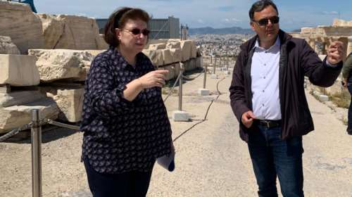 Στην Ακρόπολη η Μενδώνη - Αυτοψία και οδηγίες πριν ανοίξει πάλι ο αρχαιολογικός χώρος