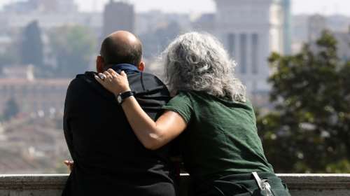 Ο έρωτας στην εποχή της καραντίνας: Πράσινο φως για συνεύρεση ζευγαριών &quot;ανάβει&quot; η Ιταλία