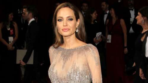 Η Αντζελίνα Τζολί στα Όσκαρ: Το φόρεμα από vintage βιώσιμο μετάξι που σχεδίασε με έμπνευση από το νυφικό της