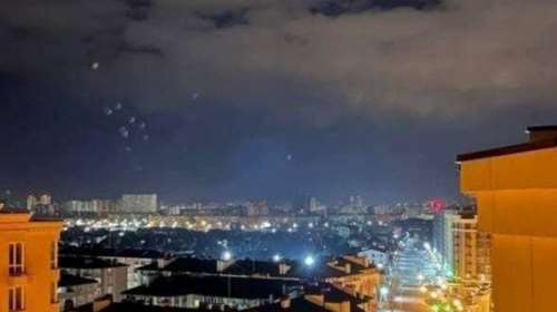 Fake η φωτογραφία με τους Ρώσους αξεξιπτωτιστές στο Κίεβο- Ηταν φωτεινές κουκίδες