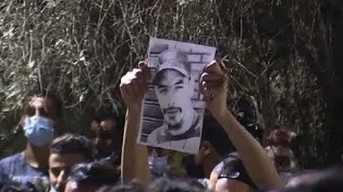 Αλγερία: Σε θάνατο καταδικάστηκαν 49 άνθρωποι - Έκαψαν ζωντανό τραγουδιστή για εμπρησμό που δεν προκάλεσε