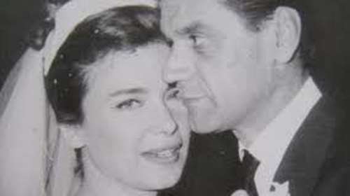 Τζένη Καρέζη: Σπάνιες φωτό από τη δεξίωση του γάμου με τον Χατζηφωτίου - Μία καλλονή, με πέρλες και τσιγάρο στο χέρι