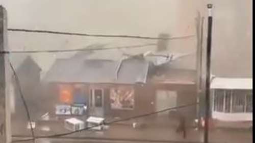 Έρμαιο της καταιγίδας &quot;Φλόρις&quot; η Βρετανία: Ζημιές σε σπίτια και υποδομές από τις ριπές ανέμου [βίντεο]