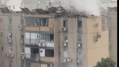 Ρουκέτα χτύπησε κτίριο στο Τελ Αβίβ: Τρεις τραυματίες, ηχούν ξανά οι σειρήνες [βίντεο]