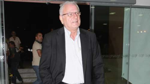 Κώστας Χαρδαβέλλας: Κέρδισε τη μάχη με τον καρκίνο, έχασε τη φωνή του - &quot;Έκανα χημειοθεραπείες, πήγαινα στο στούντιο ζαλισμένος&quot;