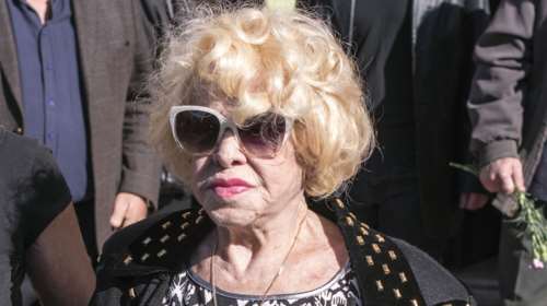 Έτοιμος να προσβάλλει τη διαθήκη της Καίτης Γκρέυ ο γιος της - Ζητάει να σφραγιστεί το σπίτι της τραγουδίστριας