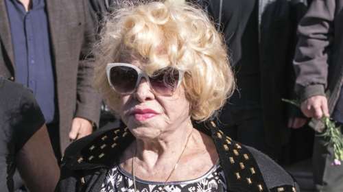 Στην εντατική με κολπική μαρμαρυγή η Καίτη Γκρέυ: &quot;Πάει καλύτερα, ενώ χθες δε μας έδιναν ελπίδες&quot;